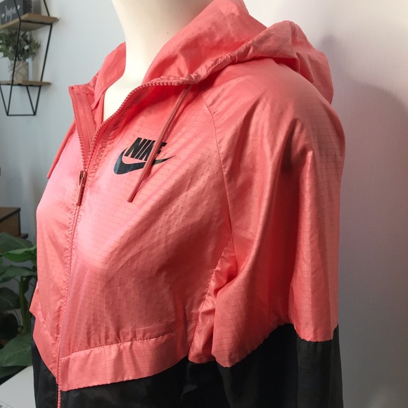 SOLD ❌ Nike Pink & Black Windbreaker - Picture 5 of 8